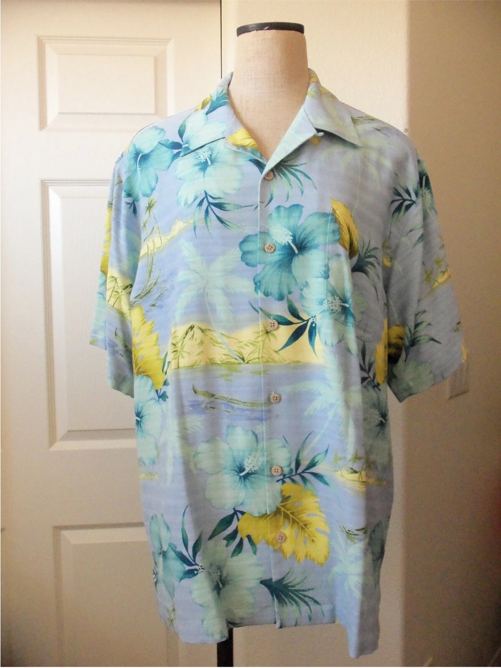 Tommy Bahama,Silk Hibiscus Island Silk Camp Shirt Hawaiian Beach Resort,Size XXL - Picture 2 of 10